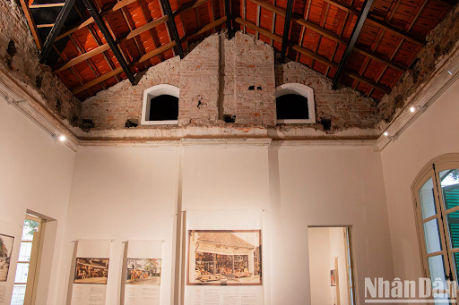 High ceiling of French Architecture (Source- Nhân dân).png