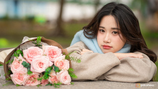 “Bỏ túi” những cách chụp ảnh với bó hoa hồng xinh chuẩn nàng thơ